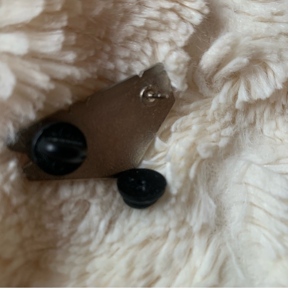 Bernie Pin - Picture 4 of 6